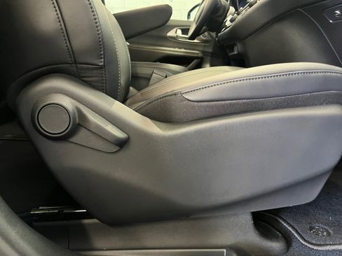 New 2026 Chrysler Pacifica Select w/ S Appearance Package AWD/4WD image 28