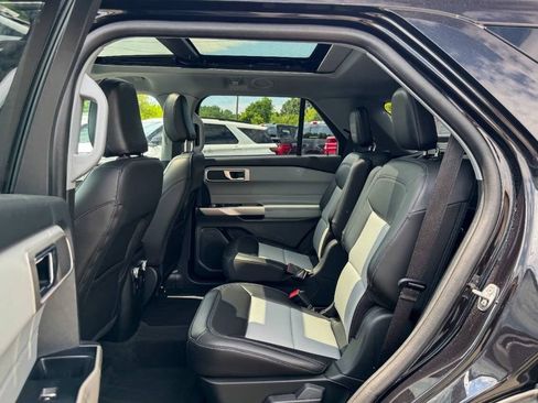 Used 2023 Ford Explorer XLT w/ Equipment Group 202A AWD/4WD image 19
