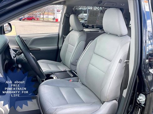 Used 2019 Toyota Sienna XLE FWD image 30