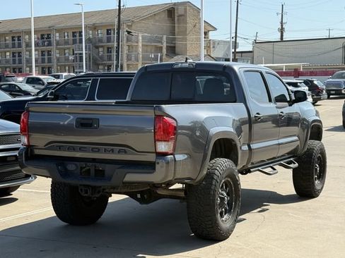 Used 2016 Toyota Tacoma TRD Sport RWD image 4