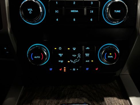 Used 2019 Ford F250 Lariat w/ Lariat Value Package image 28