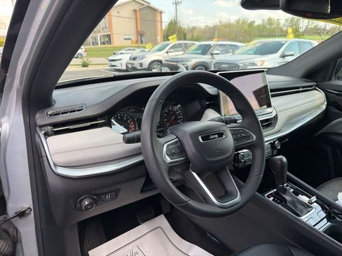 Used 2025 Jeep Compass Limited AWD/4WD image 16