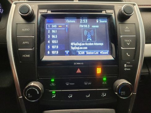 Used 2017 Toyota Camry SE image 25