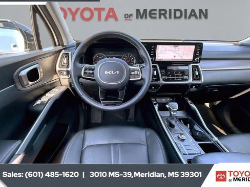 Used 2023 Kia Sorento S w/ Panoramic Sunroof Package AWD/4WD image 5