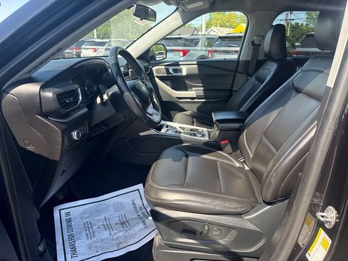 Used 2022 Ford Explorer XLT w/ Equipment Group 202A AWD/4WD image 25