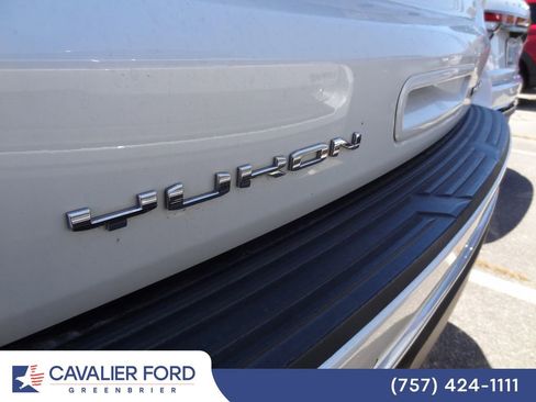 Used 2022 GMC Yukon XL Denali AWD/4WD image 6