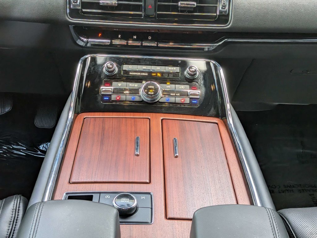 Certified 2024 Lincoln Navigator Reserve AWD/4WD image 21