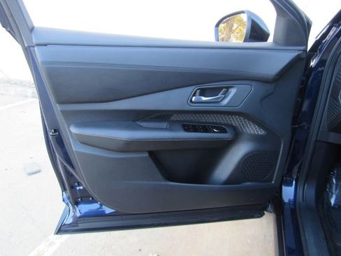 Used 2024 Nissan Ariya FWD image 14