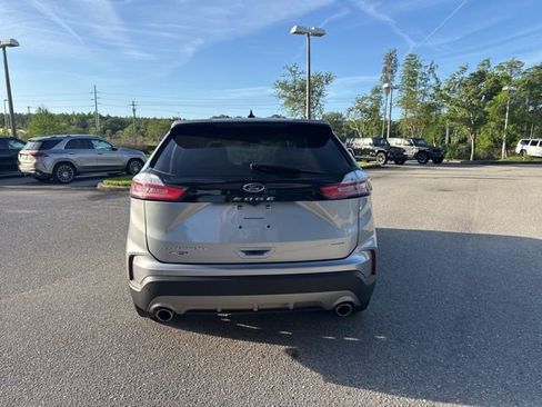 Used 2023 Ford Edge Titanium image 4
