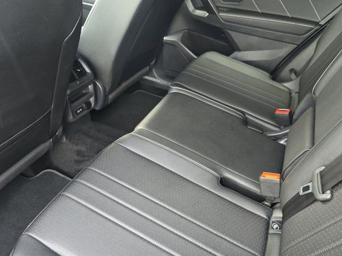 Used 2023 Volkswagen Tiguan SE AWD/4WD image 12