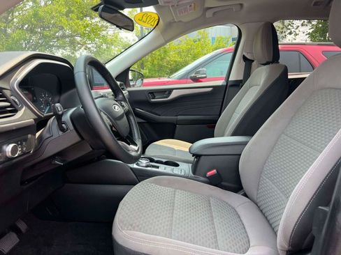 Used 2022 Ford Escape SE w/ SE Sport Appearance Package AWD/4WD image 16