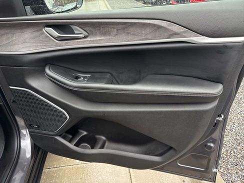 Used 2023 Jeep Grand Cherokee 4WD 4xe w/ Luxury Tech Group II image 32