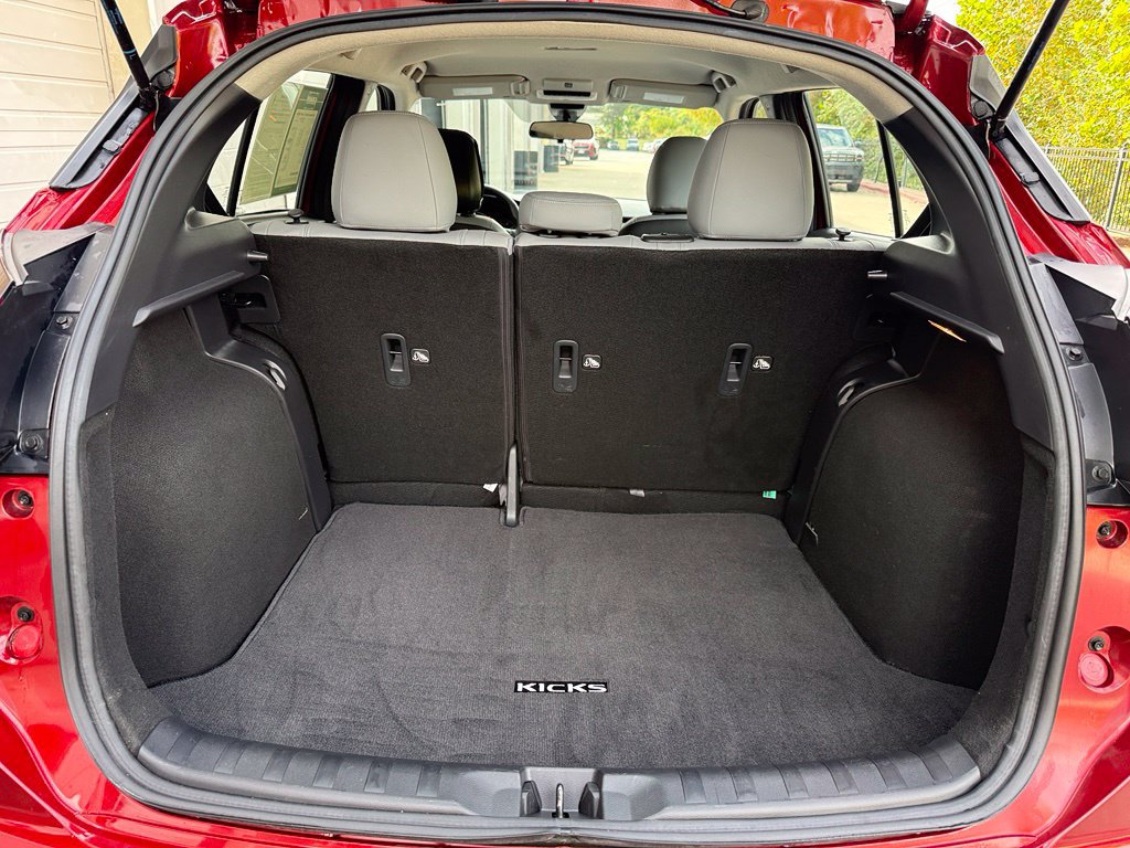 Used 2024 Nissan Kicks SR w/ SR Premium Package FWD image 33