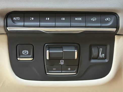 New 2026 Cadillac Escalade ESV Platinum Sport w/ LPO, ONYX Package image 33