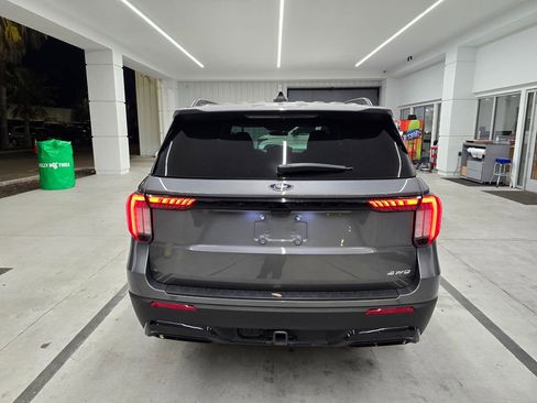Used 2025 Ford Explorer ST-Line w/ ST-Line Street Pack image 5