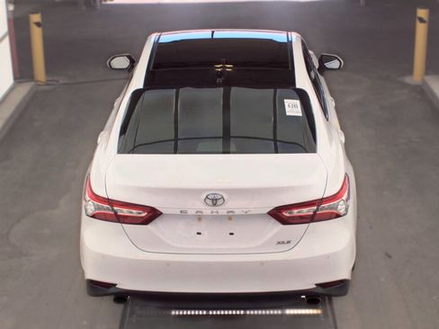 Used 2018 Toyota Camry XLE FWD image 5