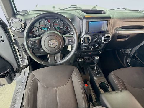Used 2015 Jeep Wrangler Unlimited Sahara w/ Connectivity Group AWD/4WD image 21