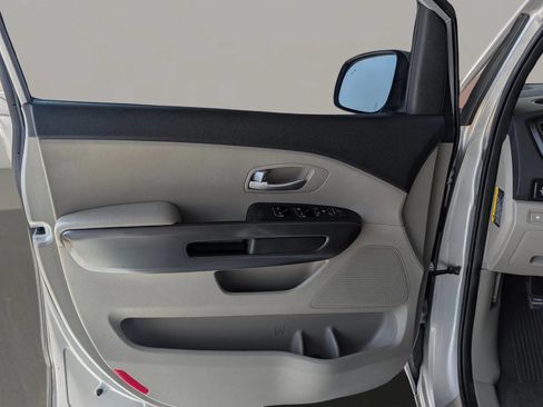 Used 2019 Kia Sedona EX FWD image 17