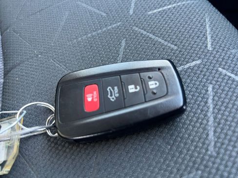 Used 2025 Toyota RAV4 XLE image 22