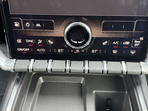 Used 2025 GMC Acadia Elevation image 24