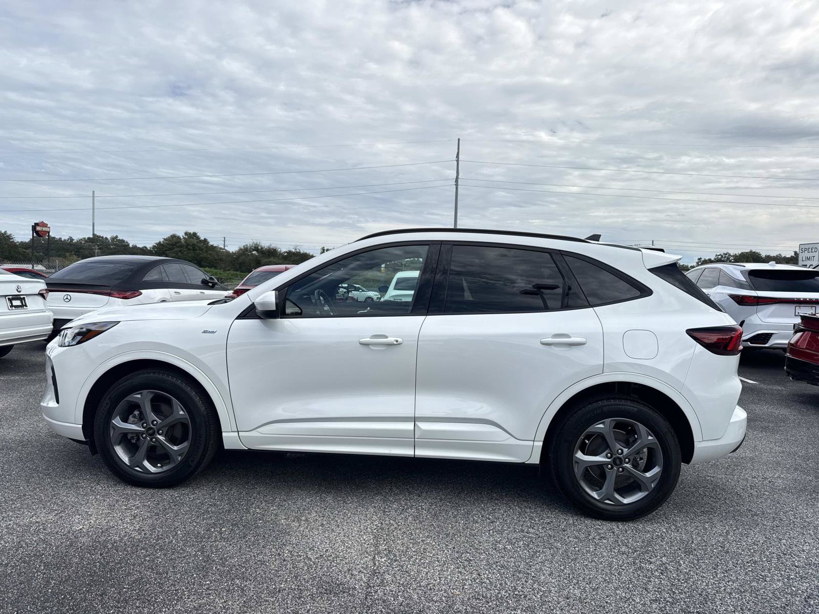 Used 2023 Ford Escape ST-Line Select AWD/4WD image 7