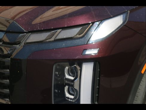 Used 2023 Hyundai Palisade Limited FWD image 3