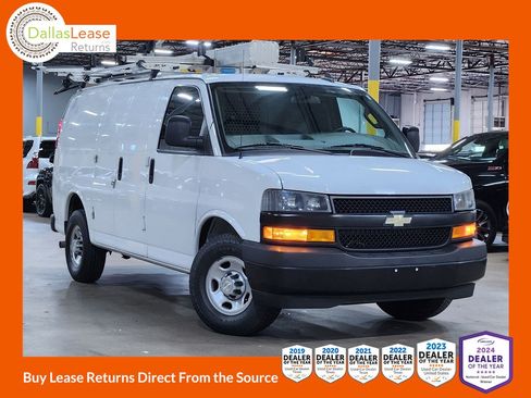 Used 2021 Chevrolet Express 3500 w/ Driver Convenience Package RWD image 1