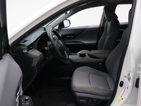 Certified 2023 Toyota Venza LE image 14