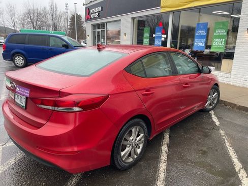 Used 2017 Hyundai Elantra SE image 3