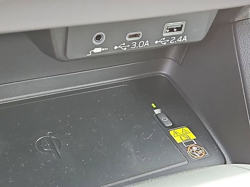 Certified 2025 Subaru Crosstrek 2.5i Limited w/ Crosstrek Mirror Package image 17