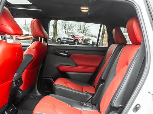 Used 2025 Toyota Highlander XSE image 28