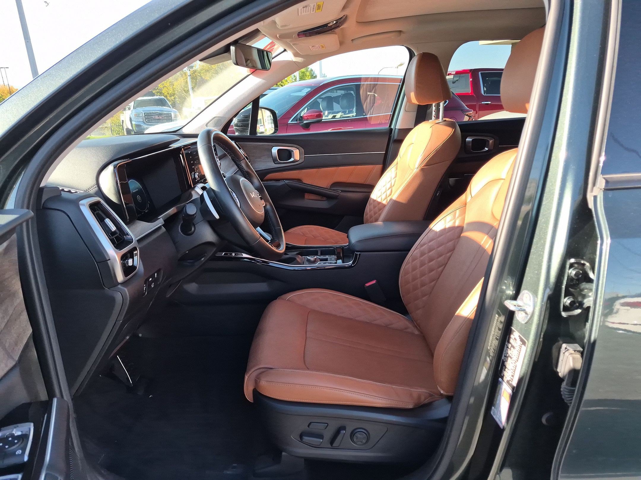 Certified 2022 Kia Sorento SX Prestige w/ Rust Color Package AWD/4WD image 25