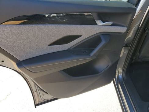 Certified 2025 Volkswagen Tiguan S image 9