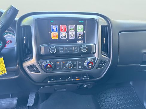 Used 2018 Chevrolet Silverado 1500 LT w/ All Star Edition AWD/4WD image 26