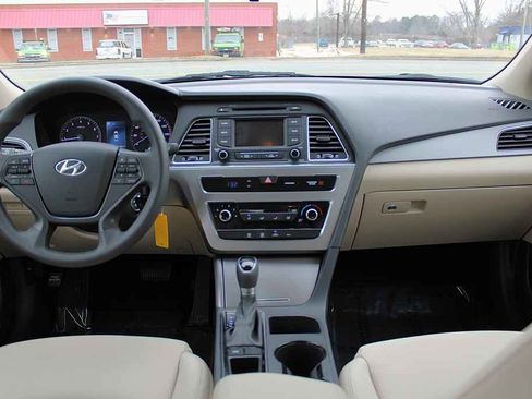 Used 2015 Hyundai Sonata SE w/ Option Group 09 image 11