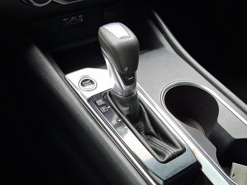 Used 2022 Nissan Altima 2.5 SV FWD image 16