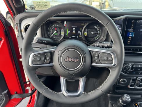 Used 2025 Jeep Wrangler Sahara w/ Safety Group image 19