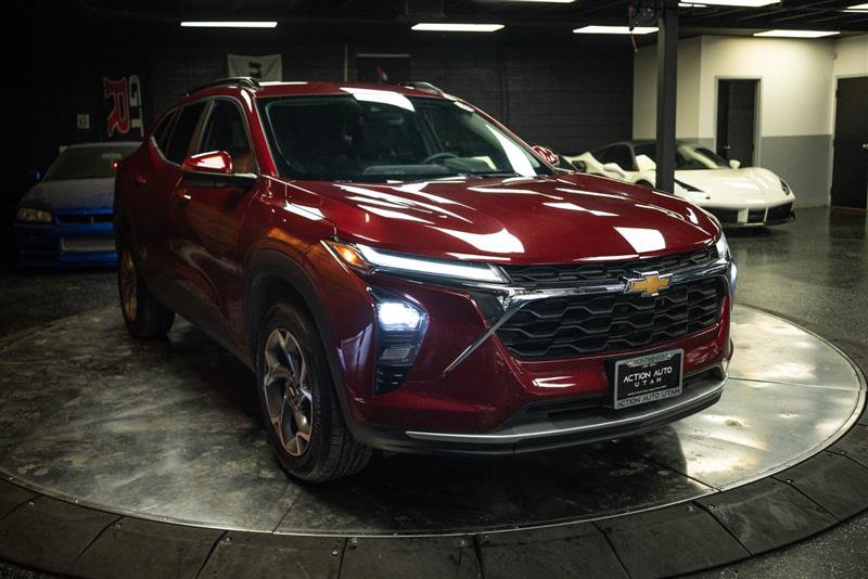 Used 2025 Chevrolet Trax LT FWD image 5