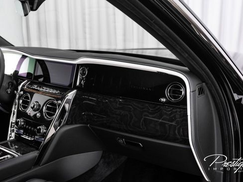 Used 2025 Rolls-Royce Cullinan image 45