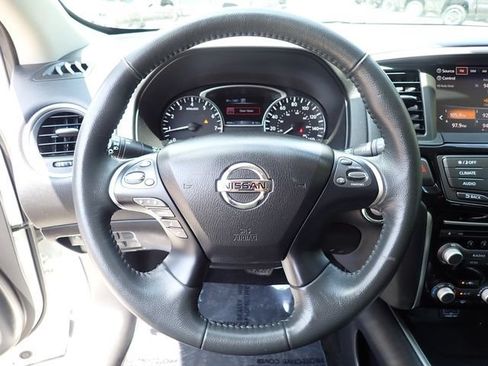 Used 2018 Nissan Pathfinder SV AWD/4WD image 24