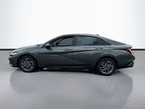 Used 2024 Hyundai Elantra SEL FWD image 3
