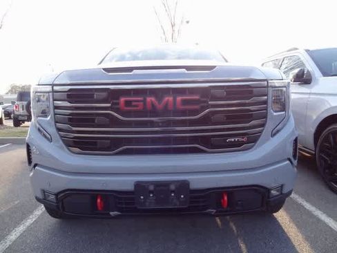 Used 2024 GMC Sierra 1500 AT4 image 2