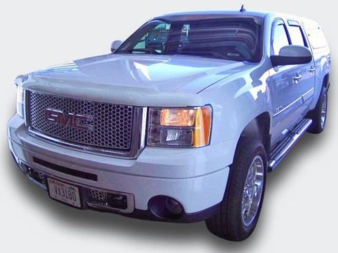 Used 2008 GMC Sierra 1500 Denali AWD/4WD image 2