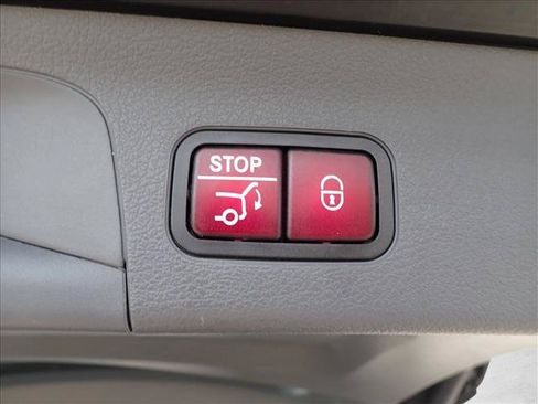 Used 2020 Mercedes-Benz GLS 450 4MATIC image 9