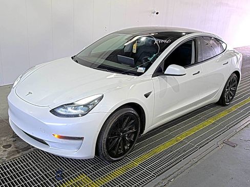 Used 2021 Tesla Model 3 Standard Range Plus image 4