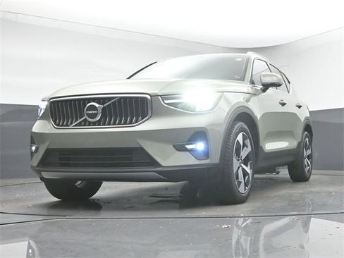 Used 2023 Volvo XC40 B5 Plus w/ Protection Package Premier image 36