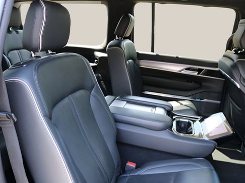 Used 2023 Jeep Grand Wagoneer Series II AWD/4WD image 22