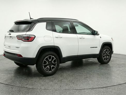 Used 2025 Jeep Compass Trailhawk AWD/4WD image 9