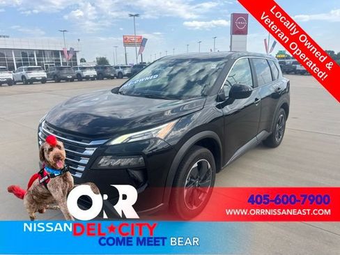 Used 2025 Nissan Rogue SV FWD image 1