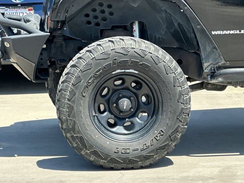 Used 2007 Jeep Wrangler Rubicon w/ Dual Top Group AWD/4WD image 11